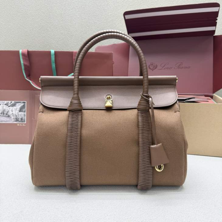 Picture of Loro Piana Handbags _SKUfw239638901fw